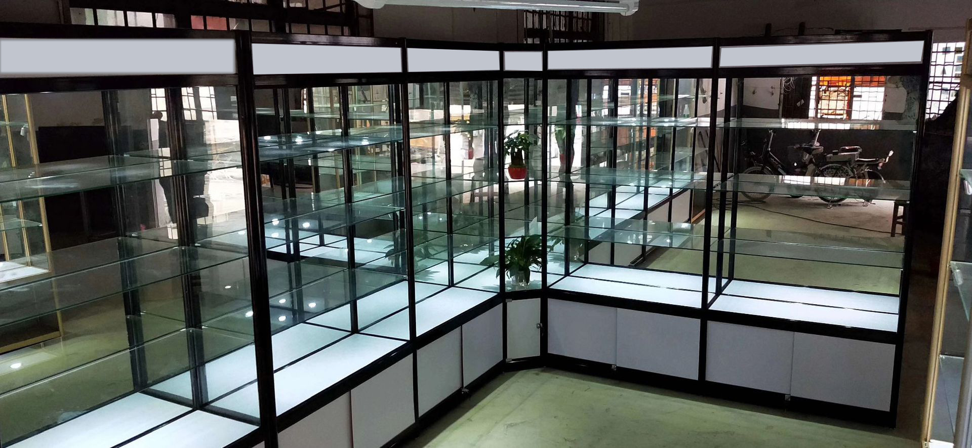 匠心獨運 解讀古董與奢侈品展示柜的藝術(shù)與技術(shù)